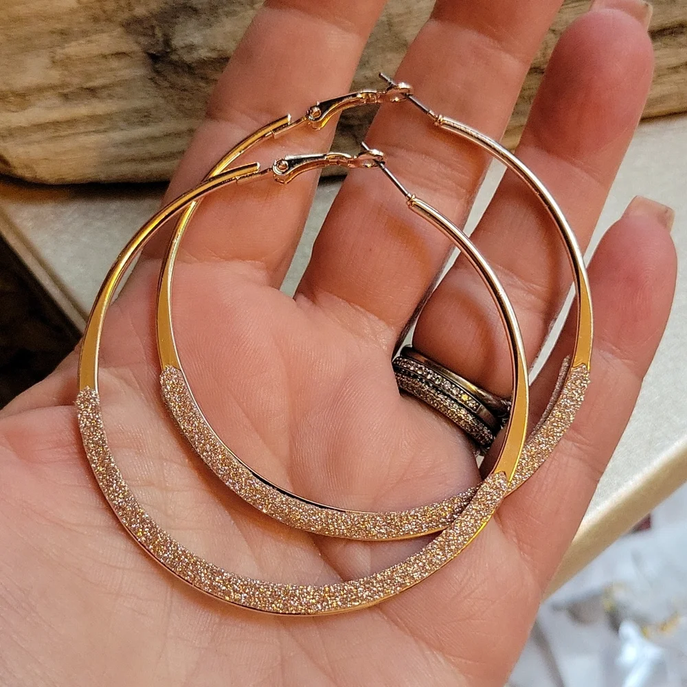 🔥LAST PAIR🔥Shimmer Dipped Rose Gold Oversized Hoop Earrings - Picture 3 of 4